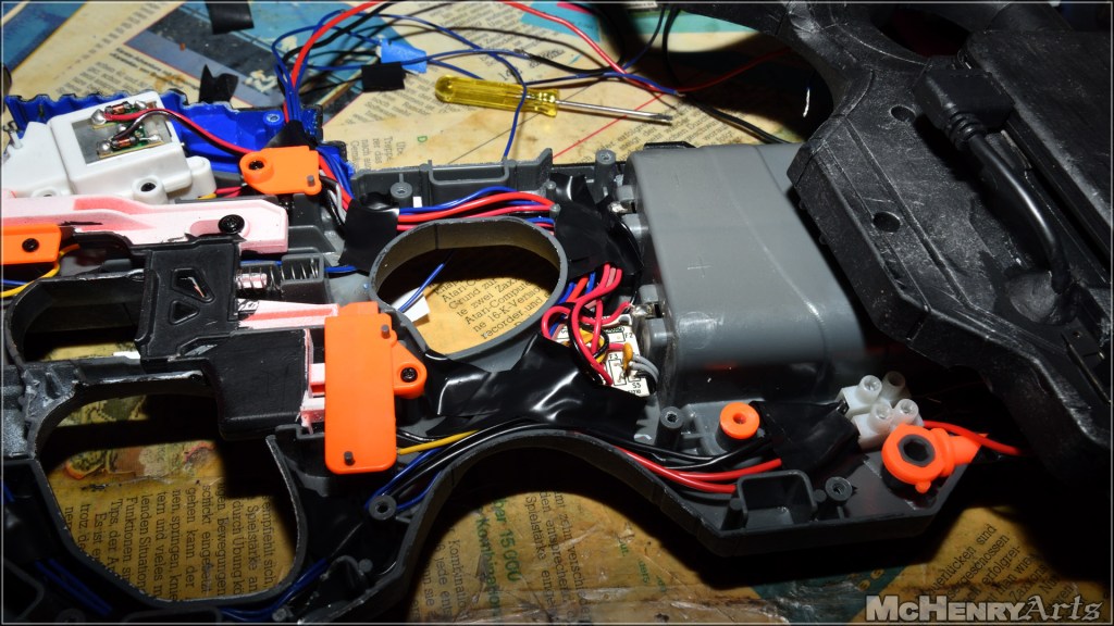 Kategorien: Art, Cons, Cosplay, Games, Life, Photos, RPG | Schlagwörter: Art, cyberpunk, electronic, game, geek, guide, gun, led, mod, modding, Nerd, nerf, Photos, prop, roleplay, shadowrun